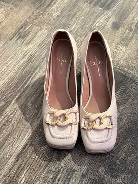 Paolo Cream Ballet Flats with Gold Chain Accent